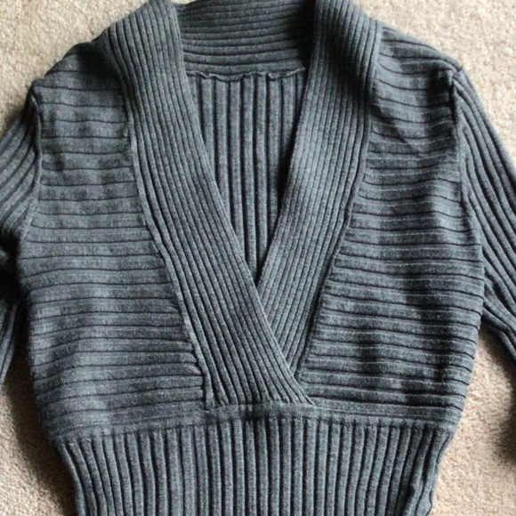 2 Different Color V-Neck Ribbed Sweaters - Picture 5 of 5